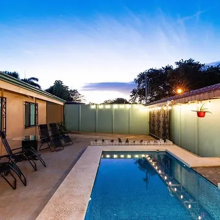 Casa Mia: Casa Privada Con Piscina En Medio De Playas Exoticas, Tamarindo, Guanacaste Villa